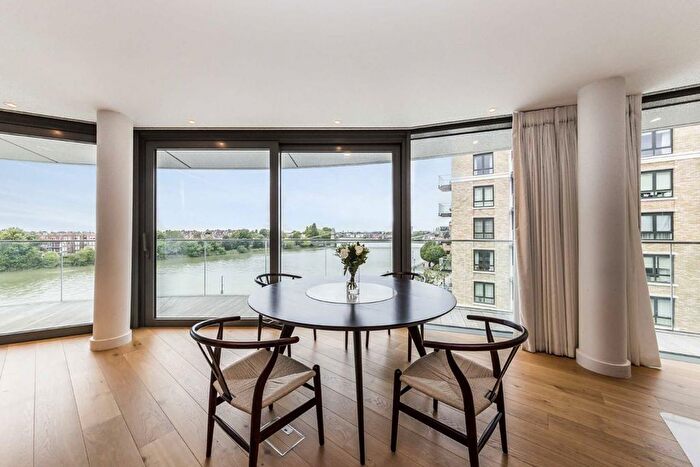 3 Bedroom Flat To Rent In Parr's Way, Hammersmith, W6