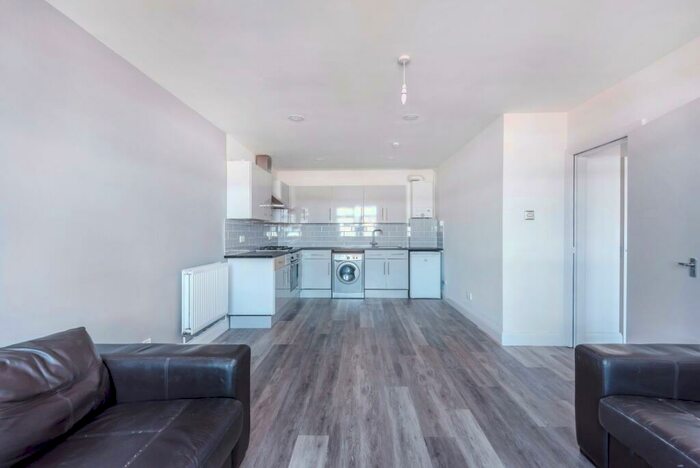 2 Bedroom Apartment To Rent In Clarence Road, Hackney, E5