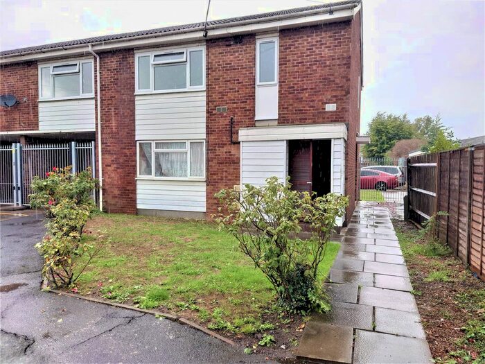 3 Bedroom Maisonette To Rent In Quantock Close, Harlington, Hayes, Greater London, UB3
