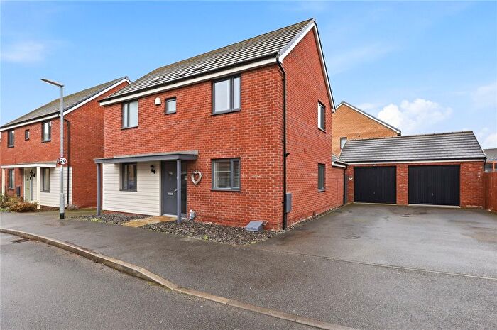3 Bedroom Detached House For Sale In Moore Close, Wootton, Bedford, Bedfordshire, MK43