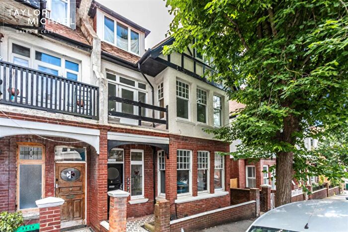 Studio To Rent In York Road, Hove, BN3