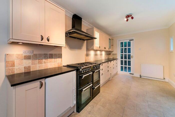 3 Bedroom Terraced House To Rent In Thorparch Road, London, SW8