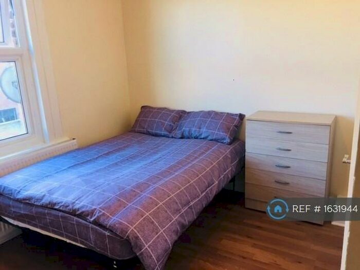 Studio To Rent In Green Lanes, London, N8