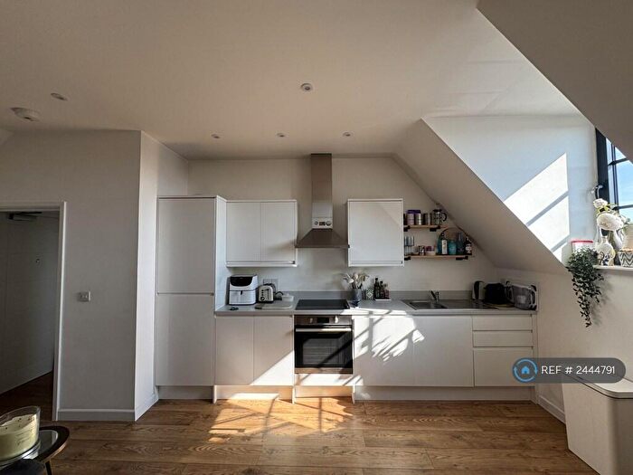 1 Bedroom Penthouse To Rent In Montclair House, Chichester, PO19
