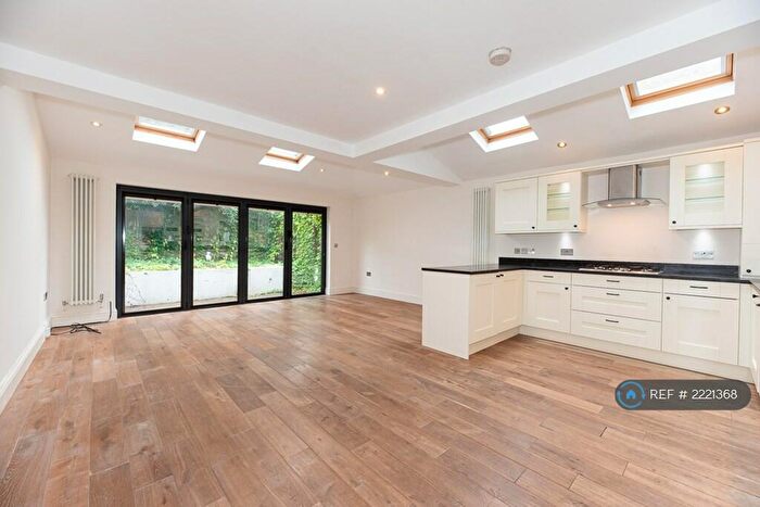 2 Bedroom Flat To Rent In Shelgate Road, London, SW11