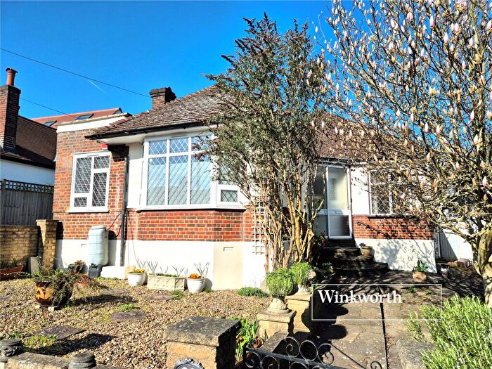 2 Bedroom Bungalow For Sale In Woodfall Avenue, High Barnet, EN5