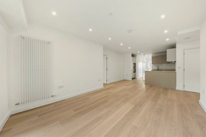 3 Bedroom House To Rent In Botanist House, Royal Eden Docks, E16