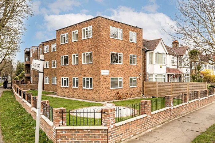 2 Bedroom Flat To Rent In Cavendish Road, Chiswick, W4