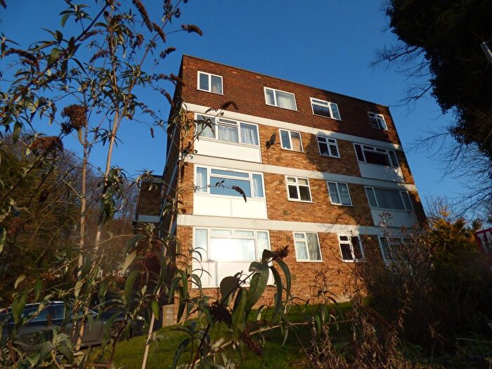 1 Bedroom Flat To Rent In The Martindales, Crescent Road, Luton, LU2