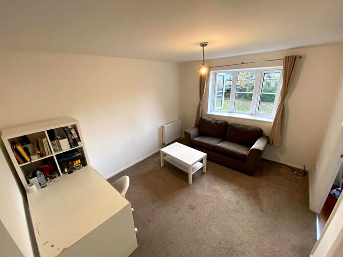1 Bedroom Flat To Rent In Gleneagles Court, Muirfield Close, RG1