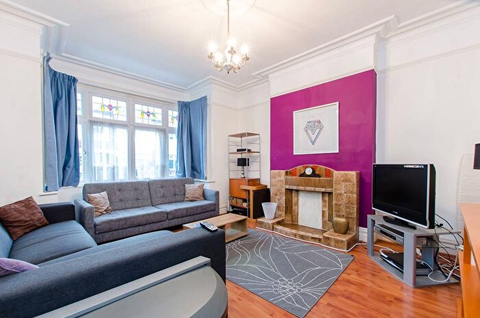 4 Bedroom Property To Rent In Sudbourne Road, Brixton Hill, London, SW2