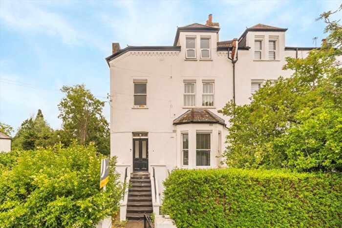 2 Bedroom Flat For Sale In Culverden Road, Balham, SW12