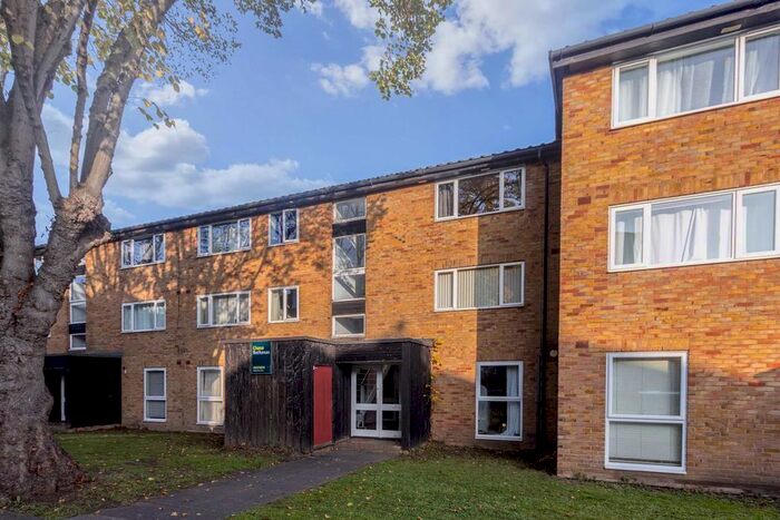 1 Bedroom Flat To Rent In Queens Road, Twickenham, TW1