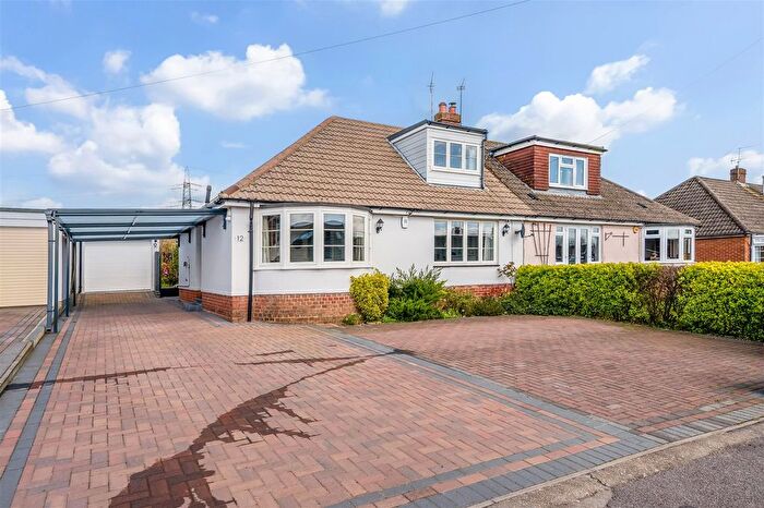3 Bedroom Semi-Detached House For Sale In Romsey Road, Horndean, PO8