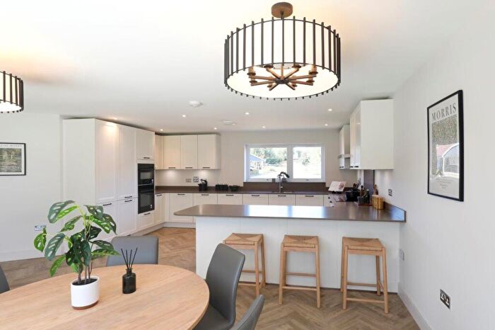 5 Bedroom Detached House For Sale In The Williow, Banstead, SM7