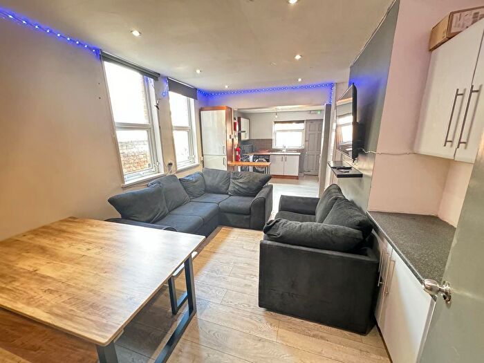 9 Bedroom Terraced House To Rent In Booth Avenue, Fallowfield, Manchester, M14