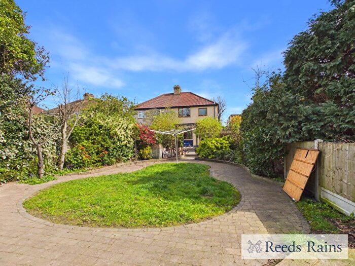 3 Bedroom Semi-detached House To Rent In Upper Rainham Road, Hornchurch, RM12