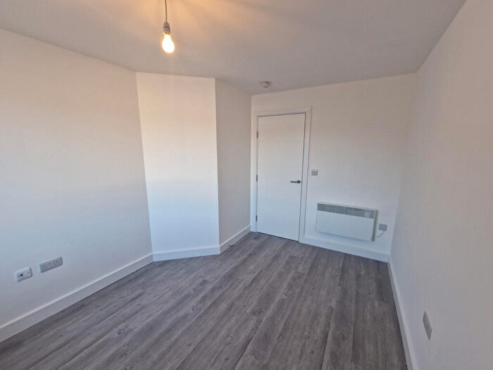 2 Bedroom Apartment To Rent In Bingley Rd, Bradford, West Yorkshire, BD9