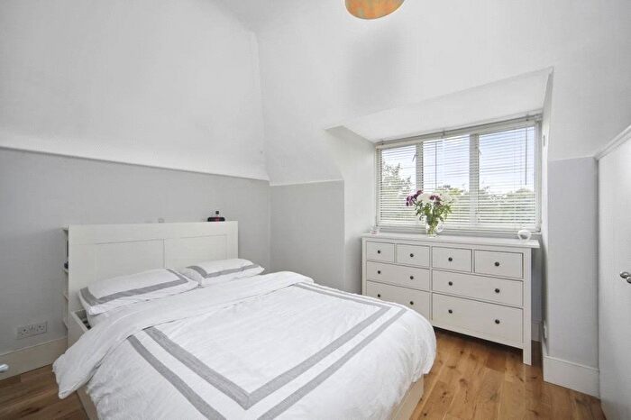 1 Bedroom Flat To Rent In Birch Grove, Acton, London, Uk, W3