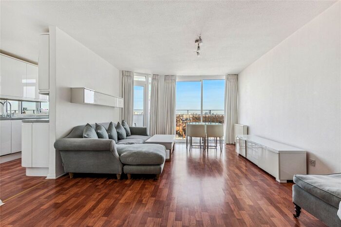 2 Bedroom Flat To Rent In Campden Hill Towers, Notting Hill Gate, London, W11