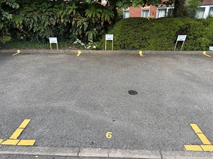 Garage / Parking To Rent In Henry Road, Botley, OX2