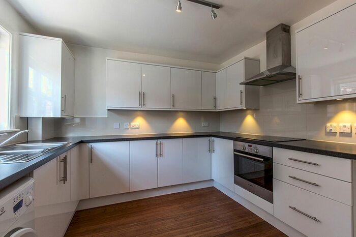 2 Bedroom Flat To Rent In Salisbury Place, London, SW9