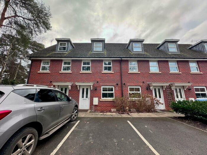 3 Bedroom Terraced House To Rent In Haskins Drive, Farnborough, GU14