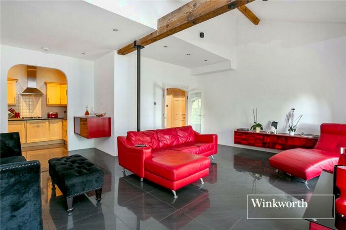 3 Bedroom Apartment To Rent In Princess Park Manor, Royal Drive, Friern Barnet, London, N11