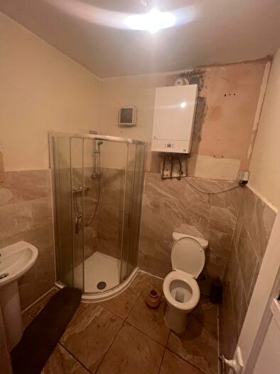 1 Bedroom Terraced House To Rent In Bradford Road, Huddersfield, HD1