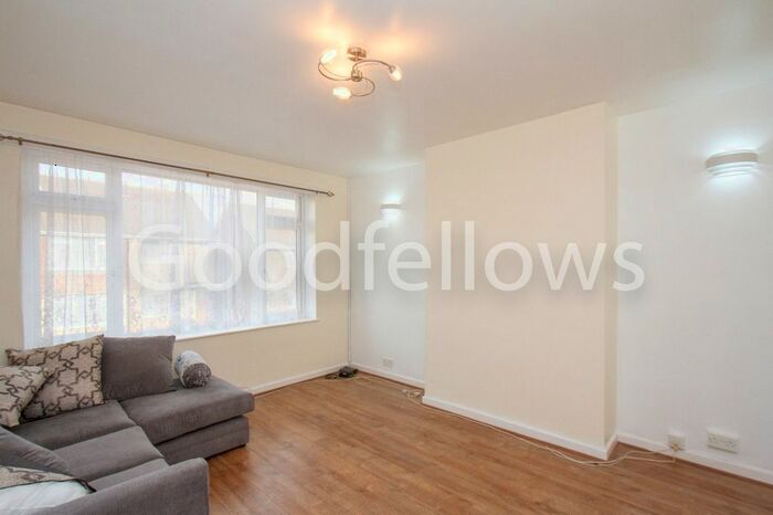 2 Bedroom Maisonette To Rent In Ivy Gardens, Mitcham, CR4
