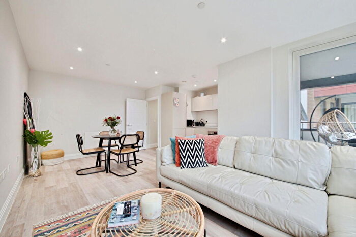 1 Bedroom Flat For Sale In Montmorency Gardens, London, N11