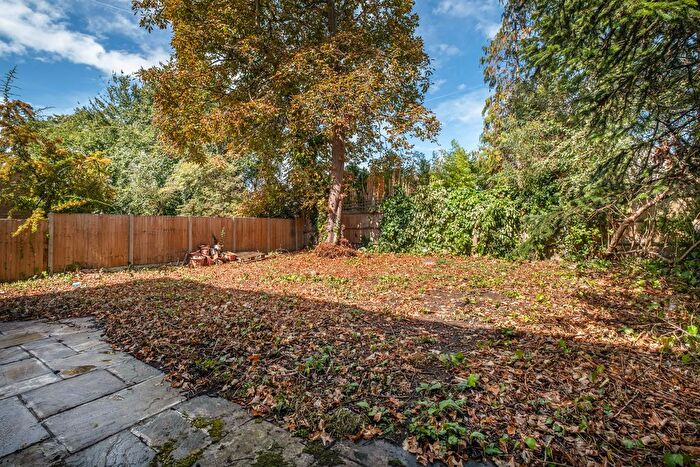 4 Bedroom Detached House For Sale In Martingales Close, Richmond, TW10