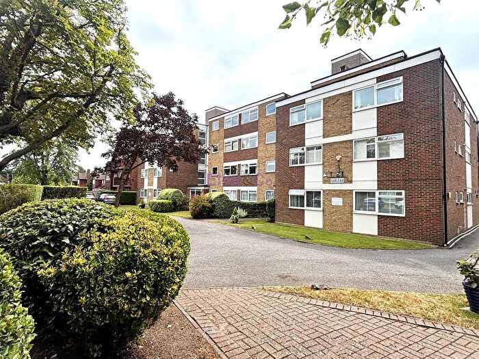 3 Bedroom Flat For Sale In Court Downs Road, Beckenham, BR3