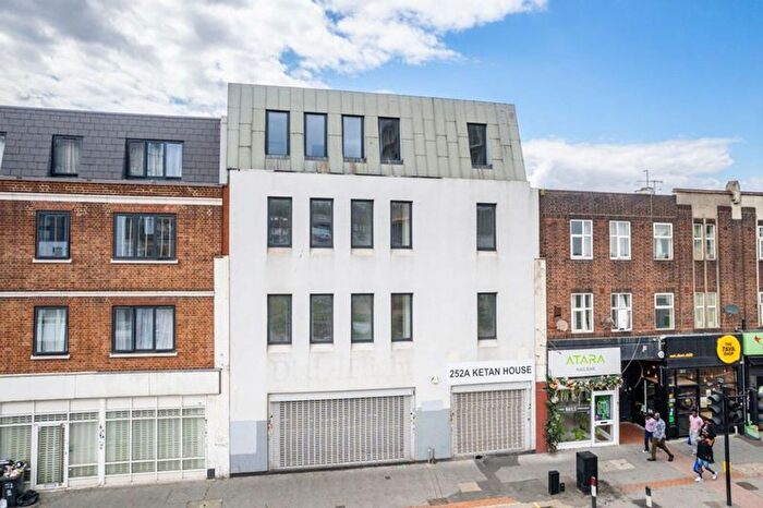 2 Bedroom Flat To Rent In A High Street, Croydon, CR0