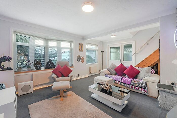 3 Bedroom Semi-Detached House For Sale In Greenfrith Drive, Tonbridge, TN10