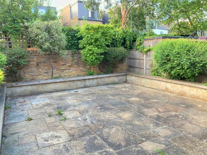 3 Bedroom Flat To Rent In Very Near Ravenscroft Road Area, Chiswick Park, W4