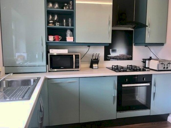 2 Bedroom Flat To Rent In The Avenue, Worcester Park, KT4