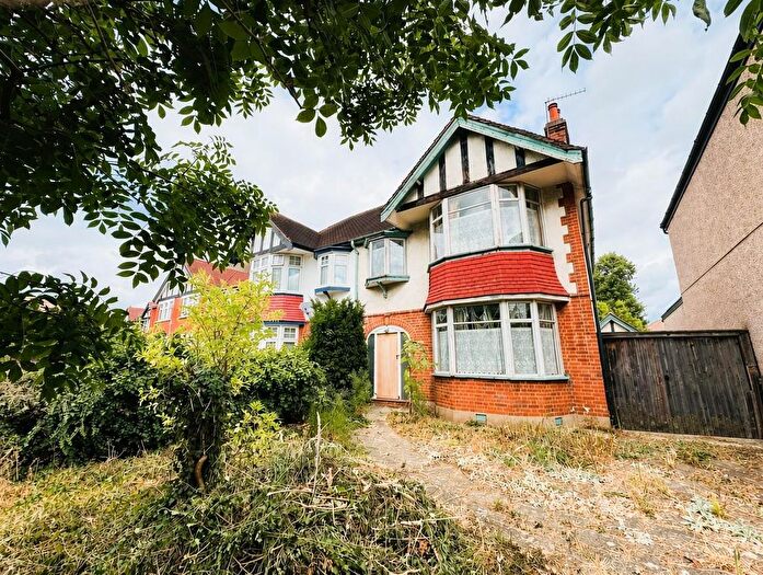 4 Bedroom Semi Detached House For Sale In Alexandra Road, Hounslow, TW3