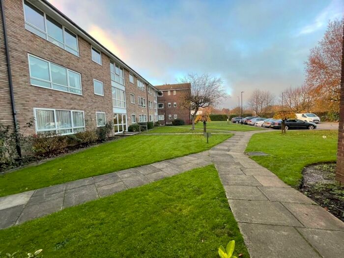 2 Bedroom Flat To Rent In The Pines Chase Road, Southgate, N14