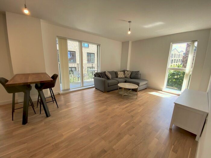 2 Bedroom Apartment To Rent In Lockgate Mews, Manchester, M4