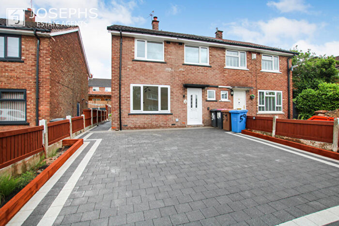 3 Bedroom Semi Detached House For Sale In Fairhurst Drive, Worsley, M28