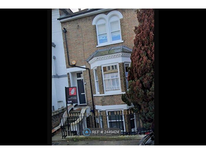 2 Bedroom Flat To Rent In Darnley Street, Gravesend, DA11