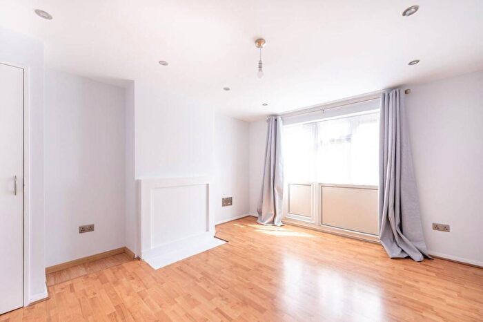 1 Bedroom Flat To Rent In Plaistow, Plaistow, London, E13