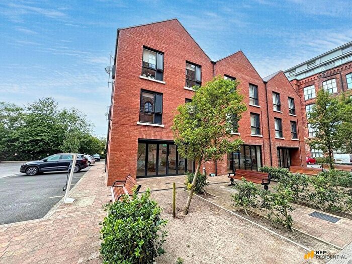 2 Bedroom Flat For Sale In Cotton Grove, Stockport, SK5