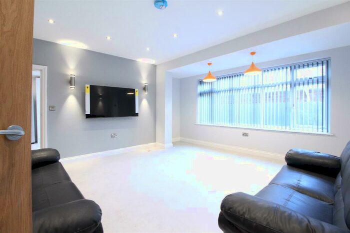 6 Bedroom Semi-Detached House To Rent In **From £pppw Excluding Bills** Fletcher Road, Beeston, Nottingham, NG9