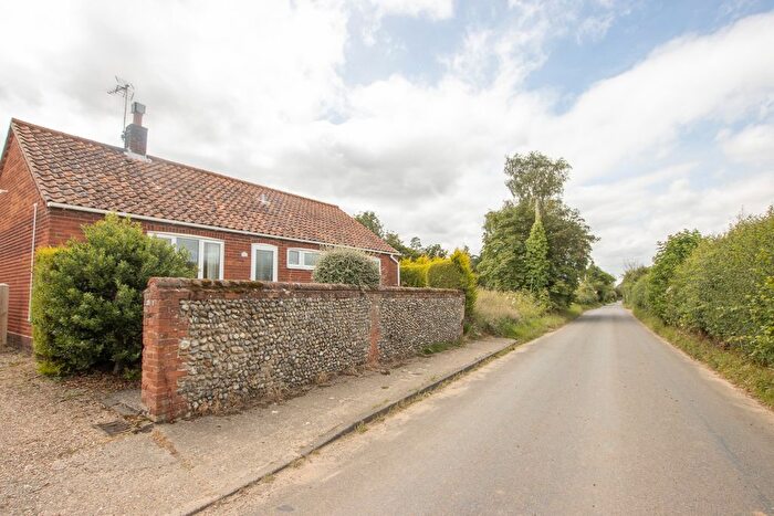 2 Bedroom Bungalow For Sale In Holt Road, Field Dalling, Holt, NR25