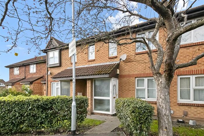 1 Bedroom Flat For Sale In Abbottswood Way, Hayes, UB3