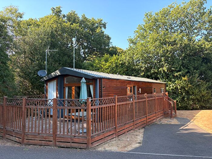 2 Bedroom Park Home For Sale In Edgeley Holiday Park, Farley Green, Guildford, GU5