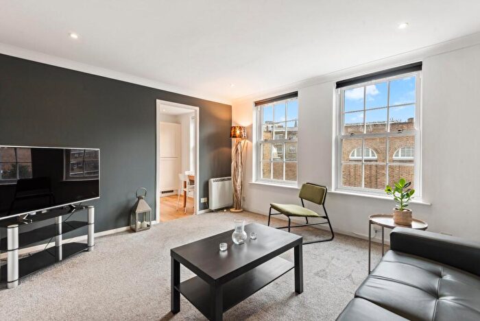 1 Bedroom Flat For Sale In Vicarage Crescent, Battersea Park, SW11
