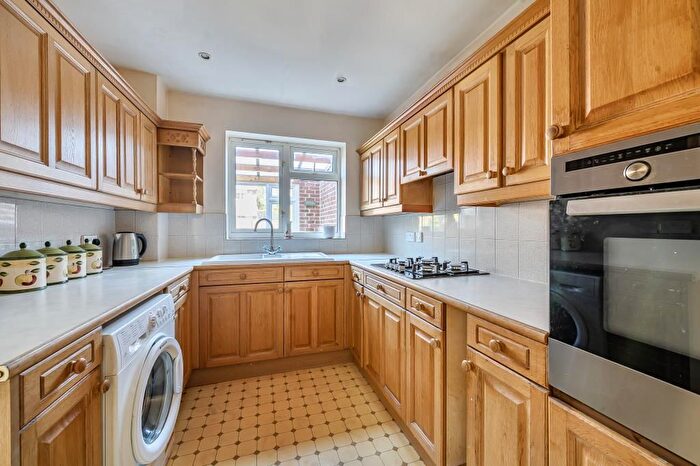 3 Bedroom Terraced House For Sale In Meadow Close, Thatcham, RG19